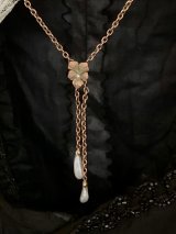 画像: レア　！　　アールヌーボーのマットエナメルの花と天然バロック真珠の9金ネックレス