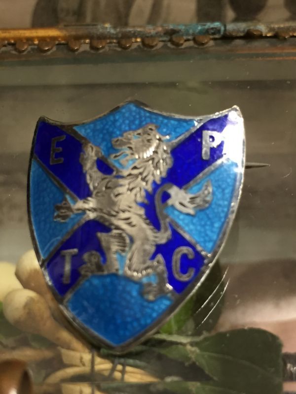 週末値下げ‼️激レア‼️ アイルランド王室紋章入り騎士の盾 アンティーク金属製 大型