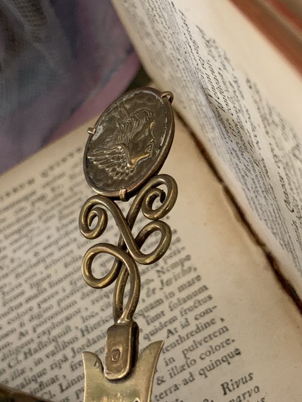 19世紀 イギリスアンティーク 美しい真鍮のブックマーク セラフィムの 